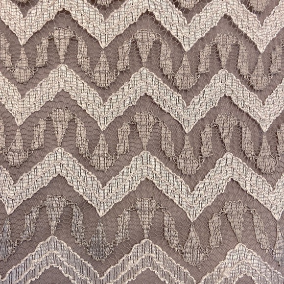 Jessica H lace dress - Picture 4 of 10